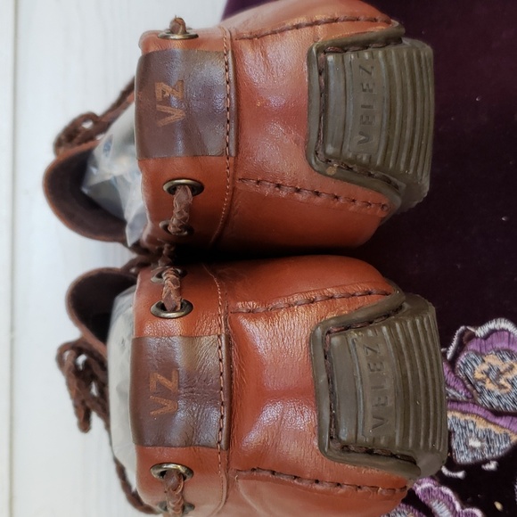 EUC VELEZ driving shoe / moc with soft technology (42 - 10.5USA) in cognac - Picture 4 of 9